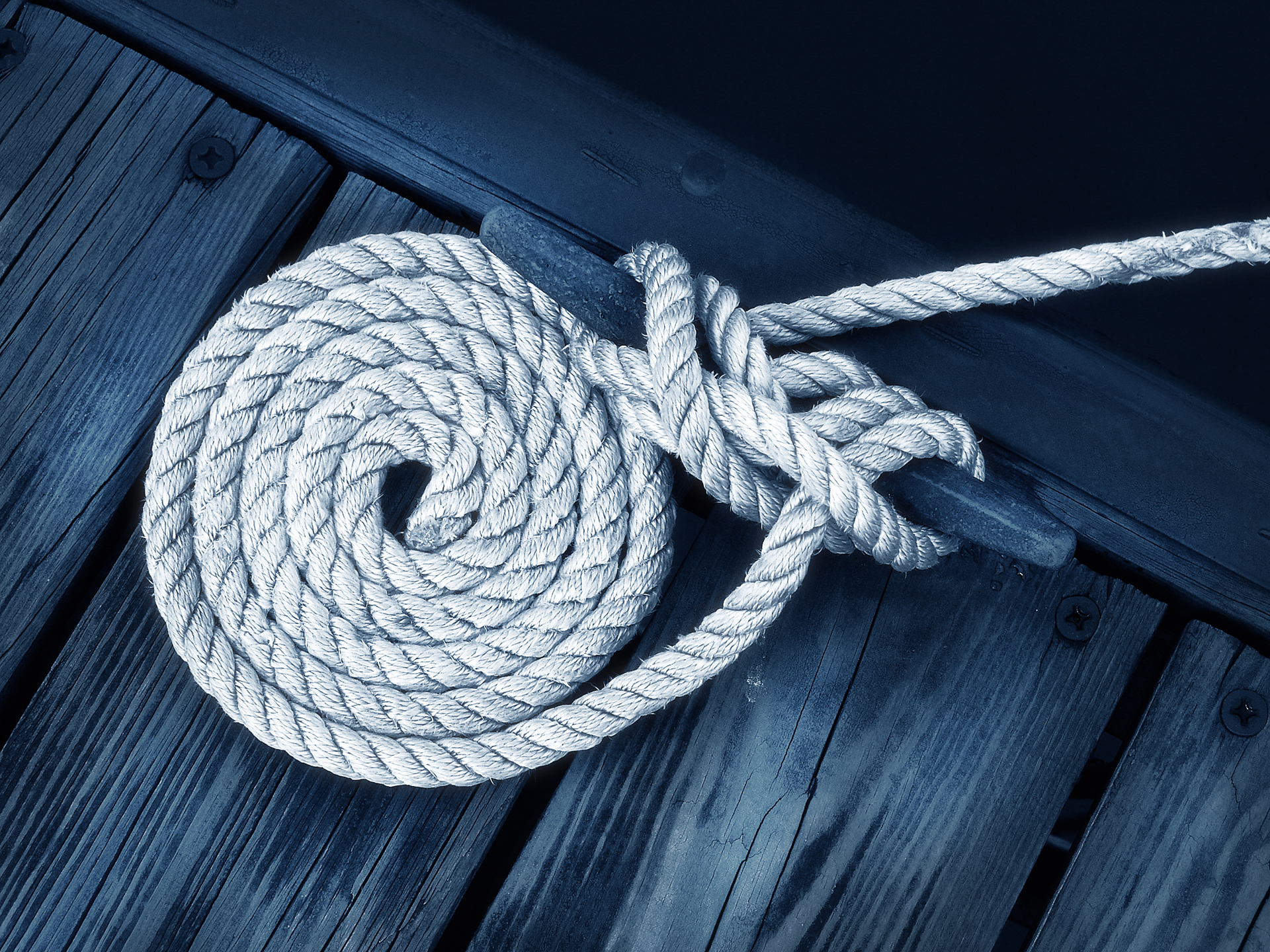 white boater's rope on dock